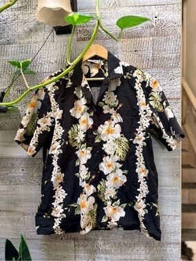 Pacific Legend Apparel | Hawaiian Tropical Hibiscus Print Short-Sleeve Shirt - L